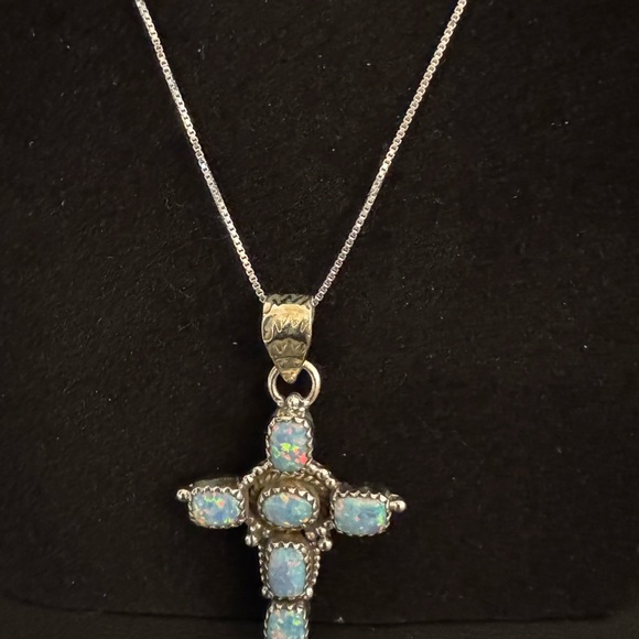 Elegant sterling ‎ Silver Opal Cross Pendant - Picture 4 of 6